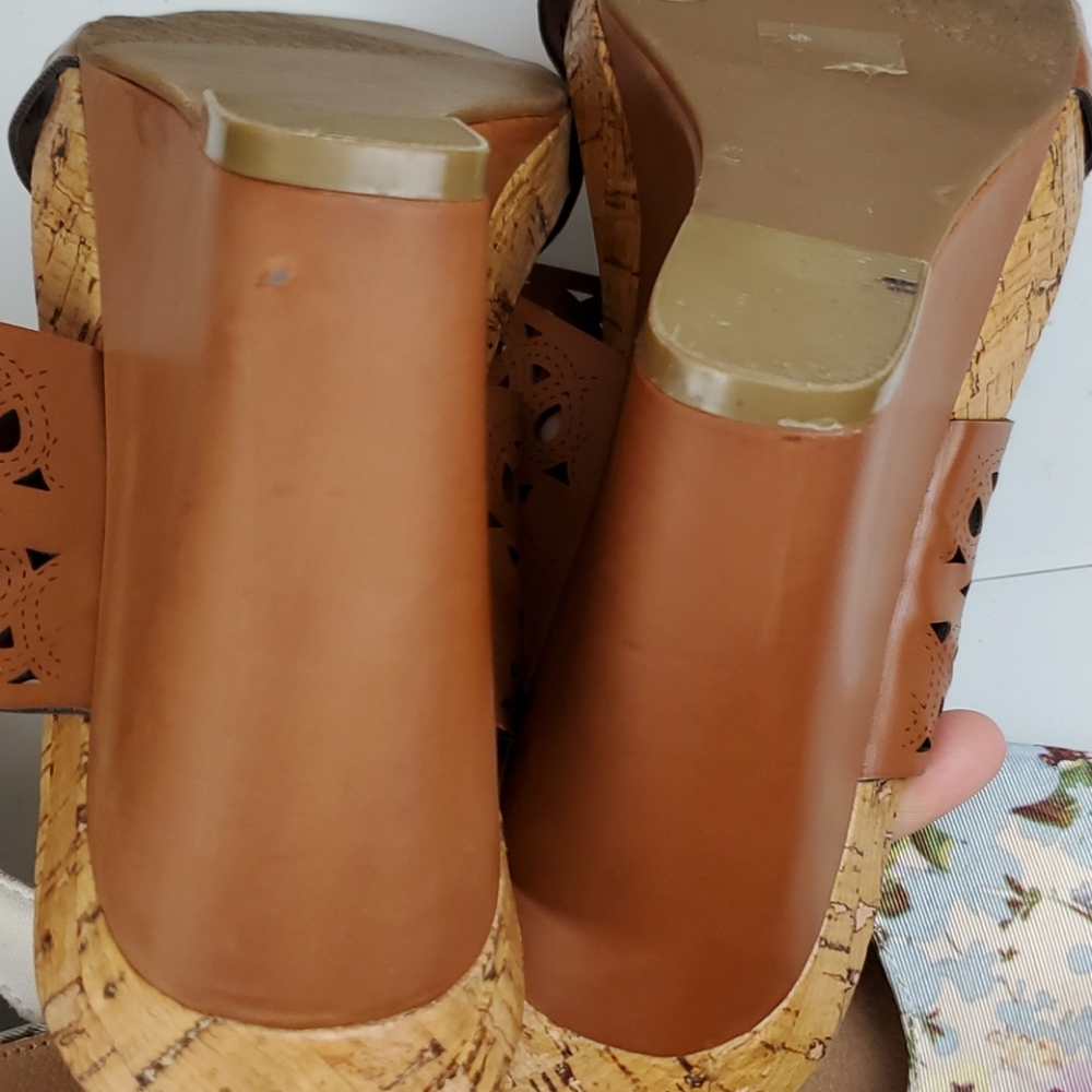 BCBGeneration brown wedge - Picture 5 of 8